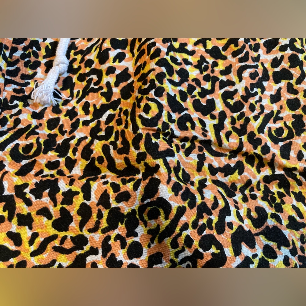 Hurley,large,new with tags,comfy,drawstring, cuffed bottom, animal print - Picture 10 of 10